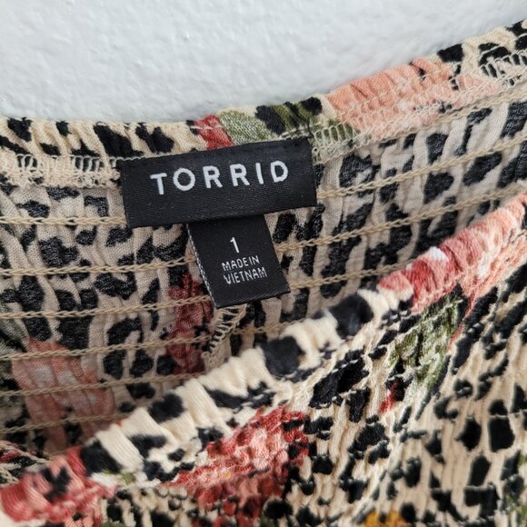 Torrid Sz 1 Babydoll Crinkle Gauze Smocked Cold Shoulder Top - Picture 3 of 7